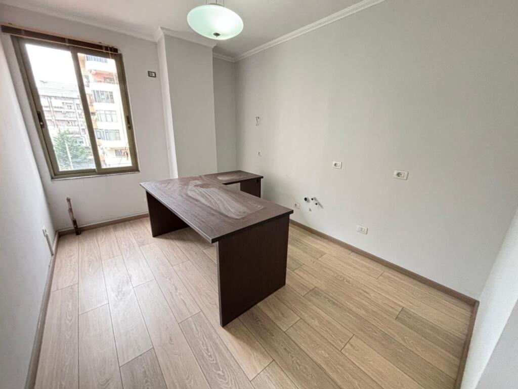 Apartament 2+1 tek 21 Dhjetori!
