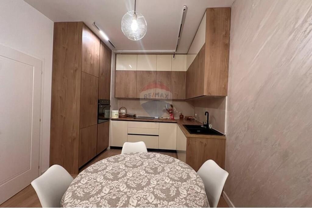 Jepet me qira apartament 2+1 në Qëndër