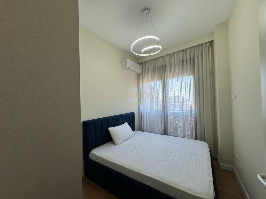 AFFITTASI DUPLEX 2+1+2 CON 2 POSTI AUTO IN BARRIKADES STREET!!!