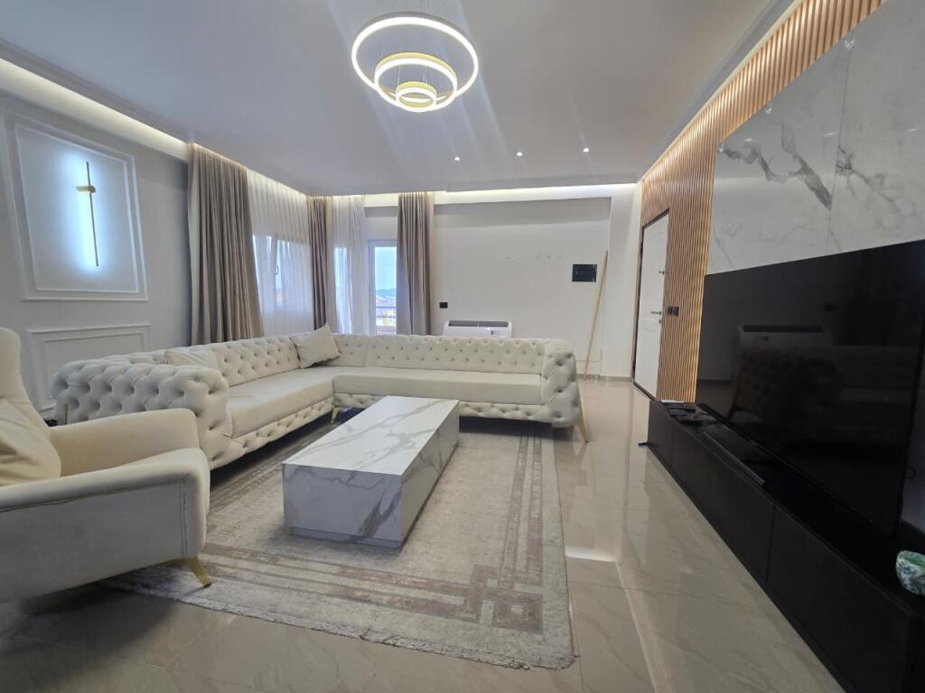 APARTAMENT 2+1+2+ POST PARKIMI | ME QIRA | LIQENI I FARKËS