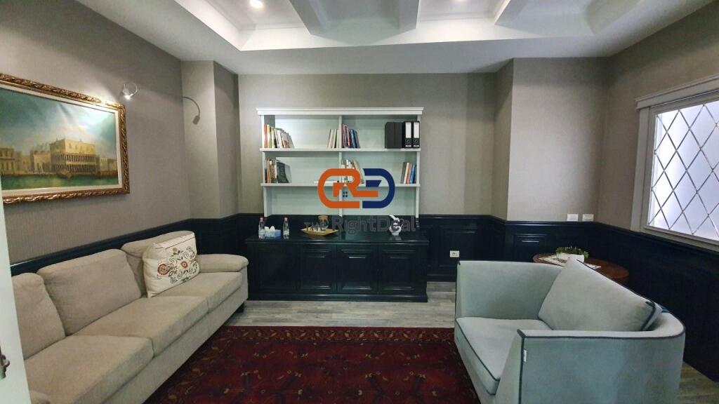 Da ETC, Vendita di Locale Commerciale Adatto per Investimento !!