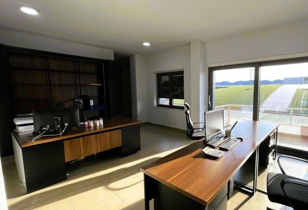 Jepet me qira ambient per zyra tek Zogu i Zi !