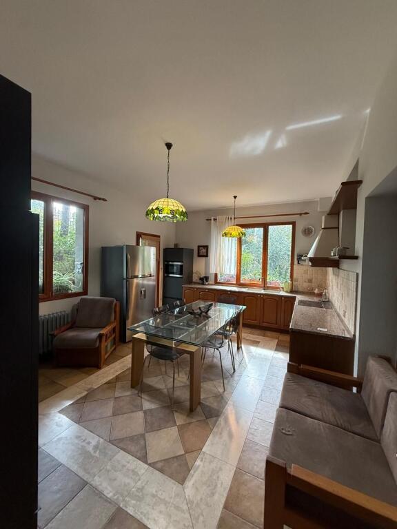 Vile 4 Kateshe per qira