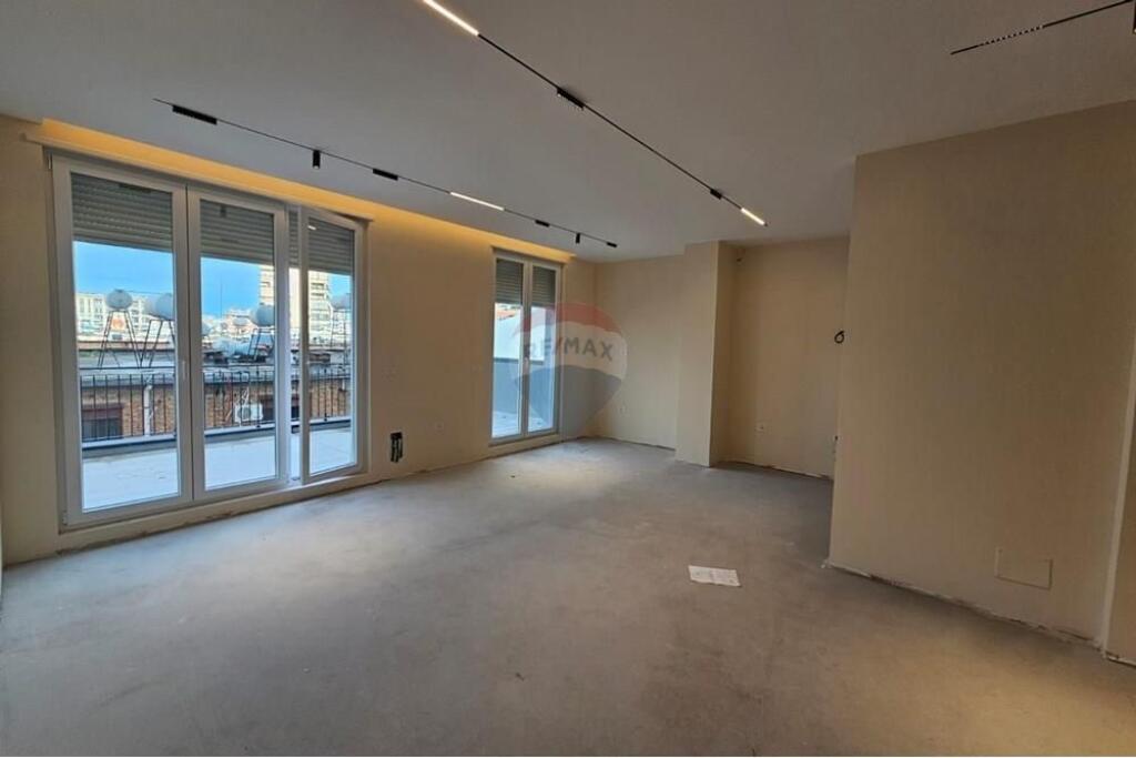 Shitet Apartament 2+1+2 te Ish Tregu Elektrik