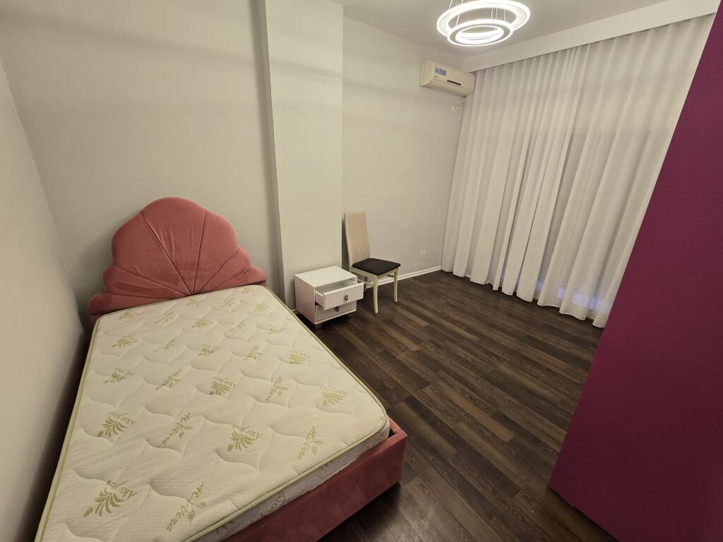 Jepet me qira apartament 2+1 në qendër të Durrësit