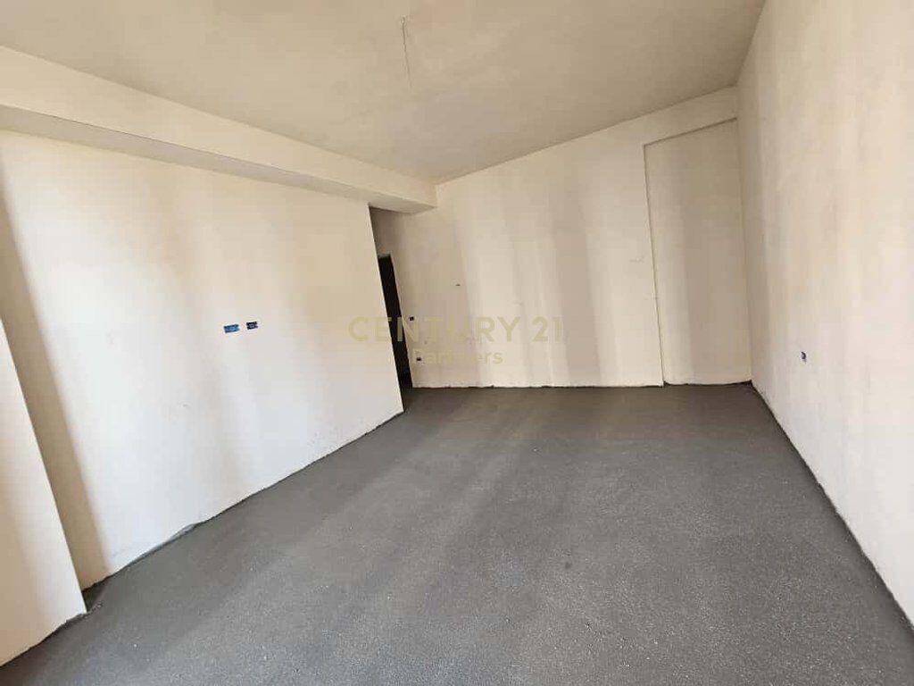 Shesim 2+2+2ballkone Tirana RiverSide Residence rruga JAVER MALO,Tiranë!