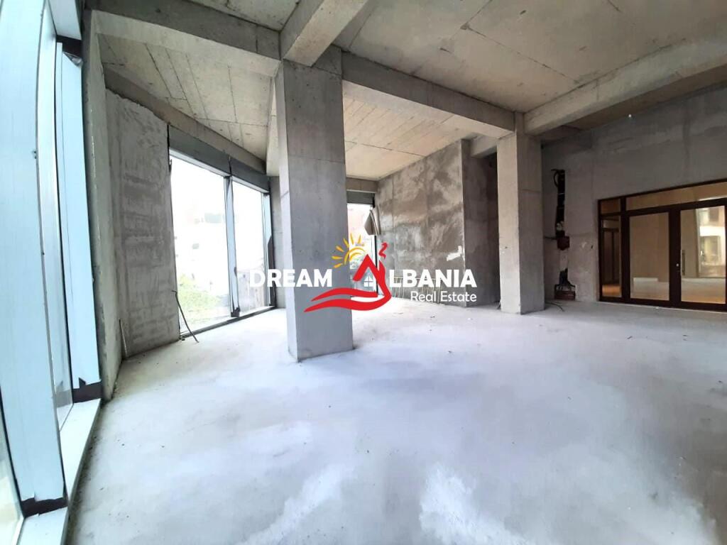 Zyre me qera ne rrugen e Barrikadave, prane gjimnazit Sami Frasheri, Tirane (ID 42611013)