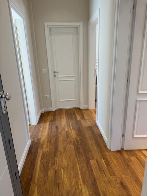 Jepet me qira apartament luksoz 2+1 në qendër të Durrësit