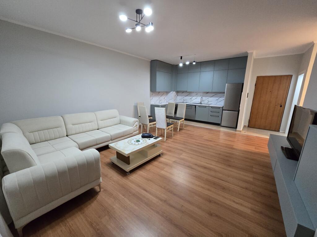 Jepet me qira apartament 2+1 në qendër të Durrësit