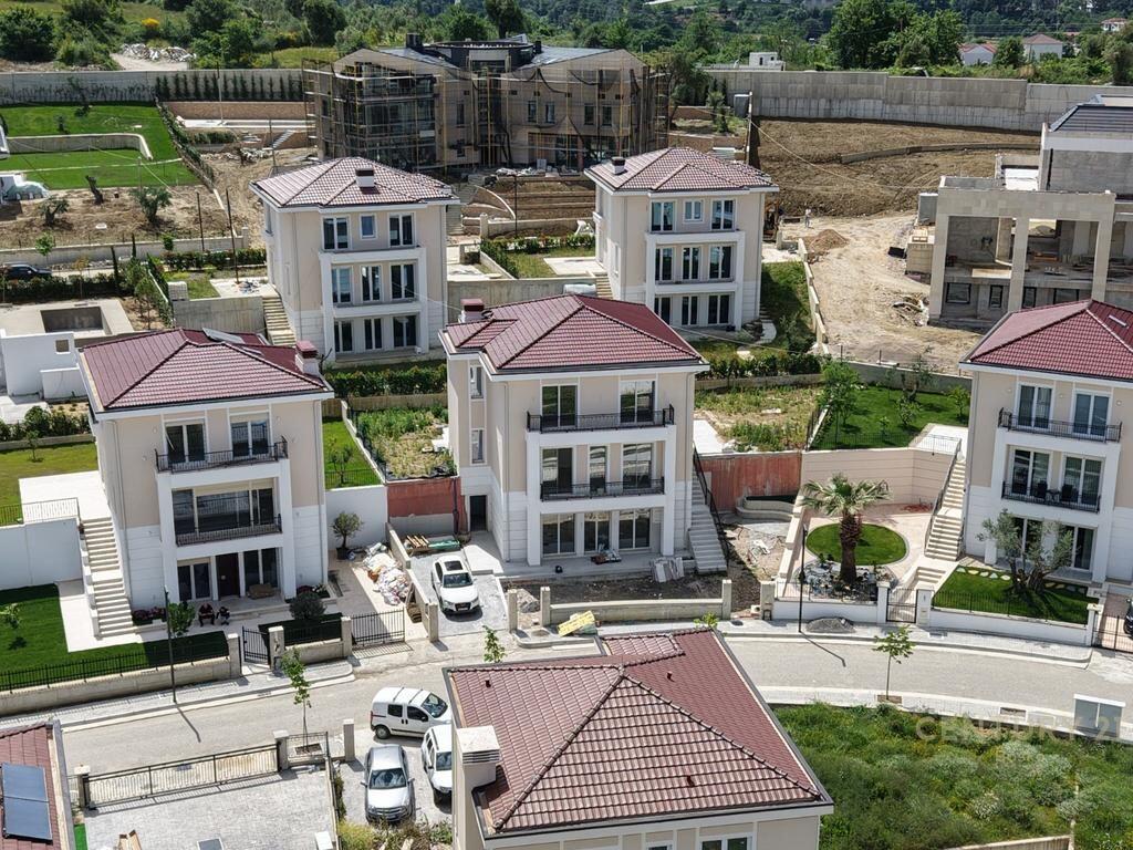 ESCLUSIVO e OCCASIONE PER TEMPO LIMITATO! VENDIAMO VILLA NELLA RESIDENZA COLLINA VERDE - TEG!