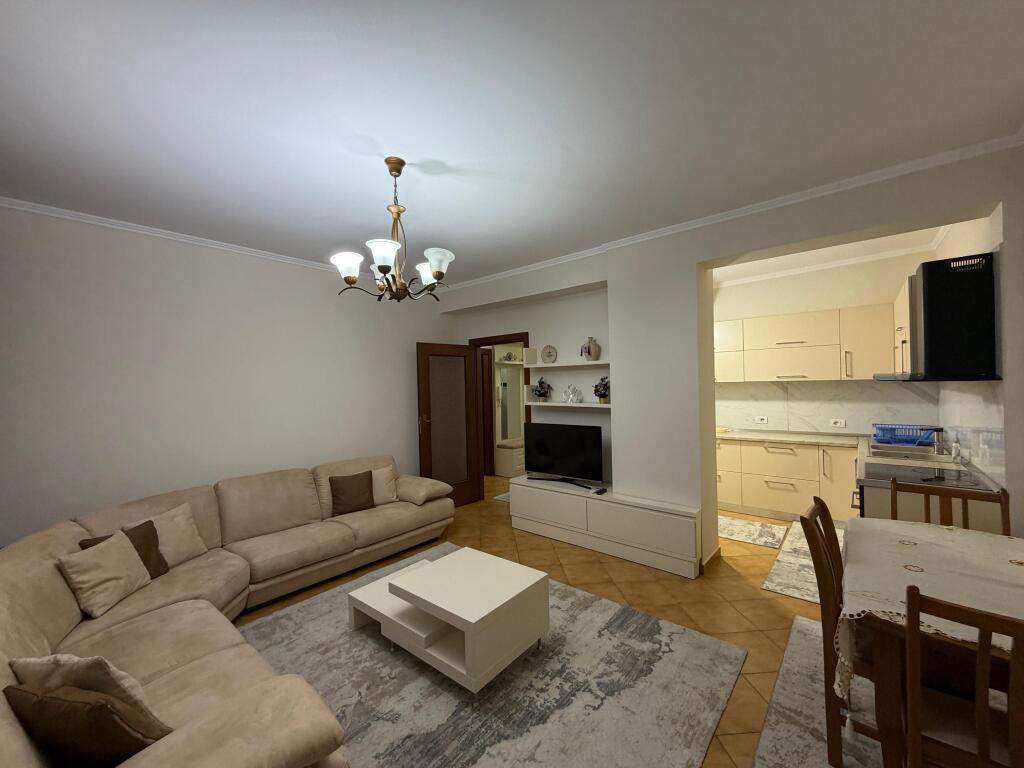 Apartament 2+1 per qera te Komuna e Parisit