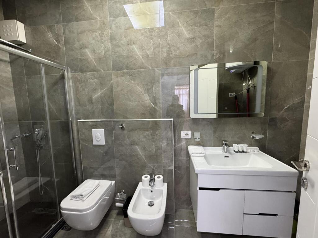 Appartamento duplex in vendita vicino a Petro Nini!
