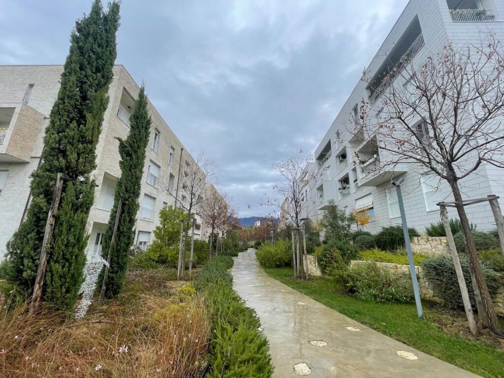 Affittasi appartamento 2+1+ posto auto in residence privato vicino al Lago Vuoto