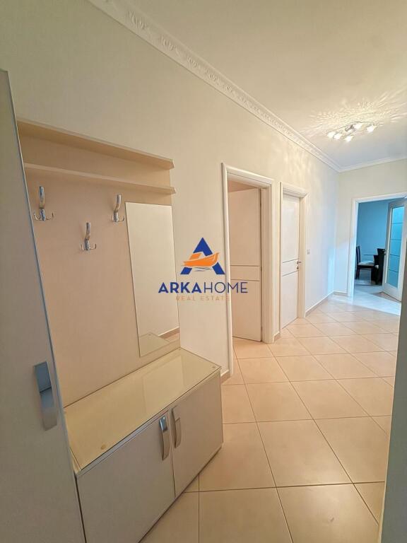 SI AFFITTA APPARTAMENTO 2+1+BALCONE+DEPOSITO A UNAZA E RE 550 EURO