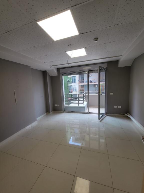 ZYRE ME QERA 210 M2 BLLOK 3200 EURO