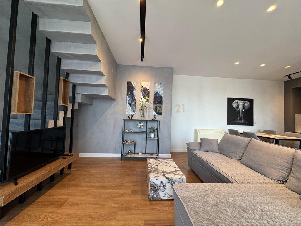 AFFITTASI DUPLEX 2+1+2 CON 2 POSTI AUTO IN BARRIKADES STREET!!!