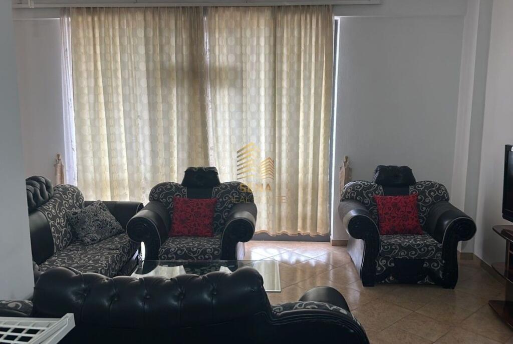 Qira, Hyrje Private 2+1, Ne fund te rruges 5 Maji, 350 Euro/muaj