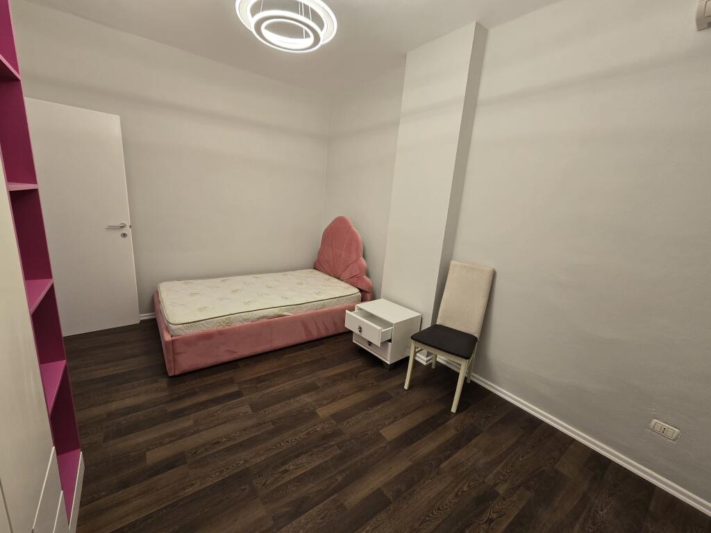Jepet me qira apartament 2+1 në qendër të Durrësit