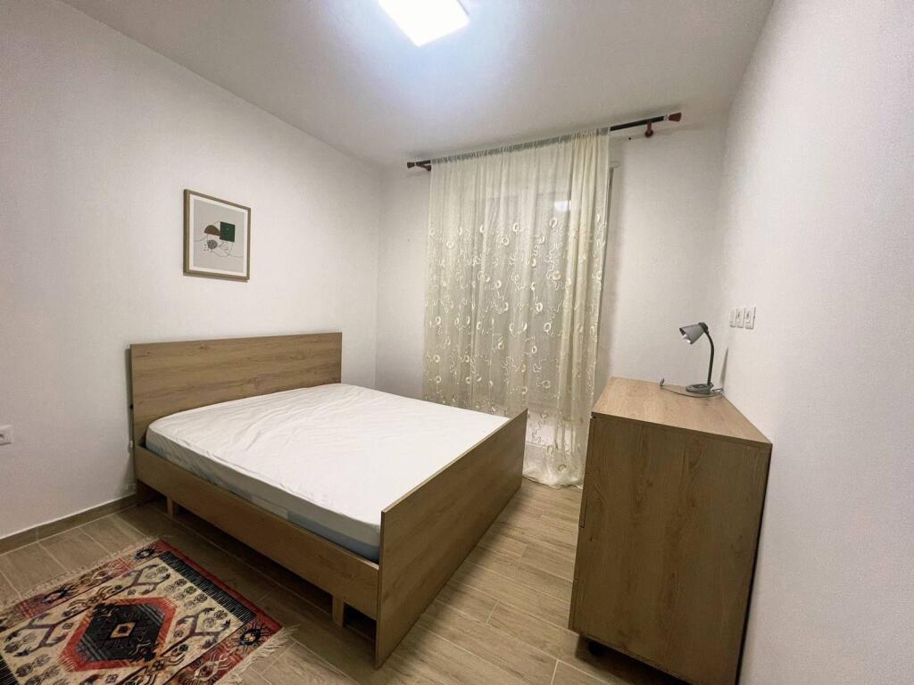 JEPET ME QERA: APARTAMENT 1 +1/ zona : TREGU ELEKTRIK