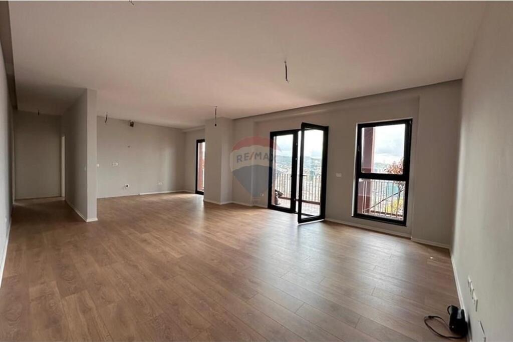 Office for rent at TIRANA GARDEN BUILDING!