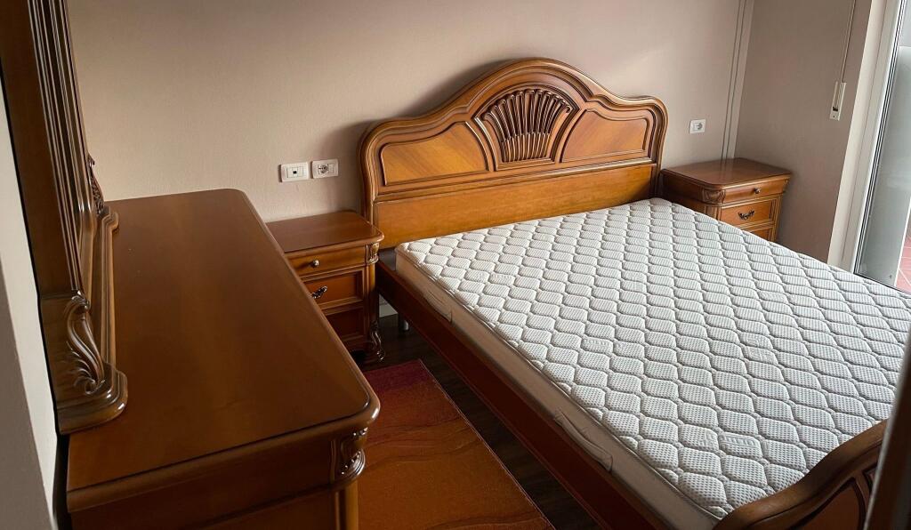 Shitet Apartament 2+1 i Mobiluar – Astir, pranë Bar Return