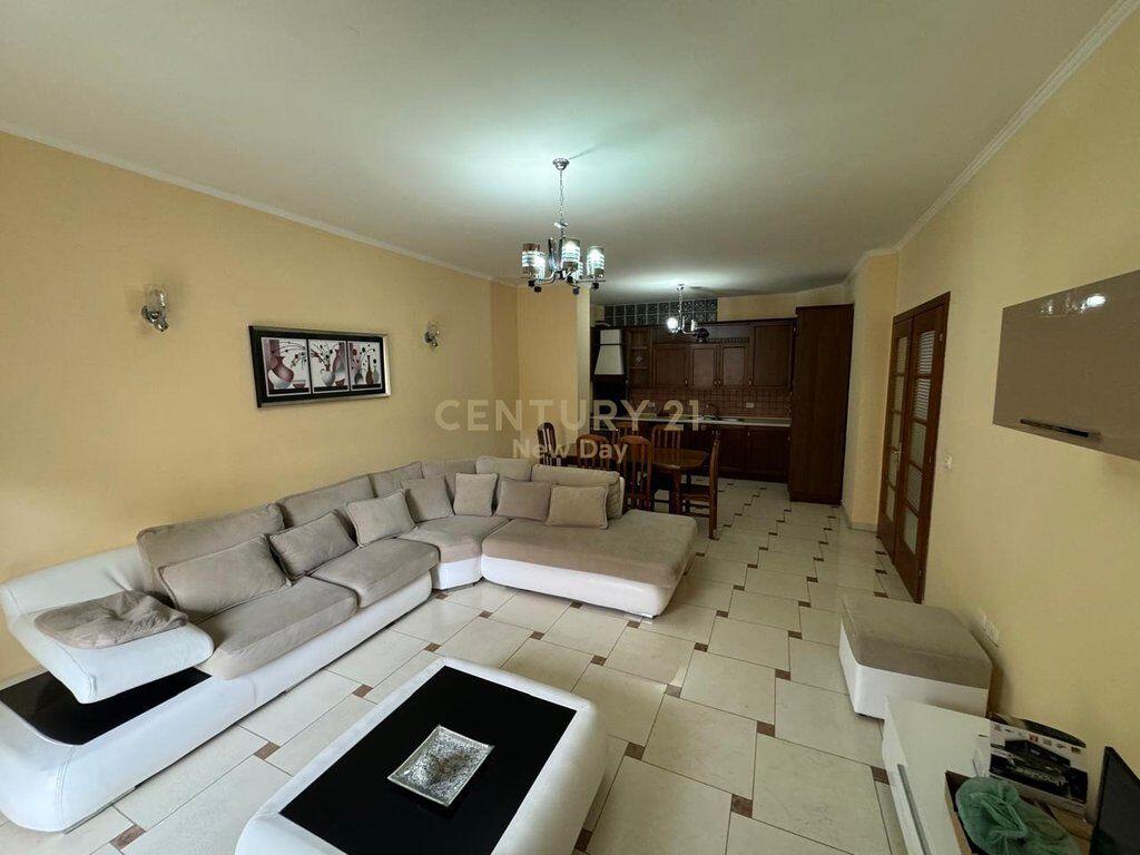 Jepet me qira Apartament 3+1+2 zona Ish-Rajoni.