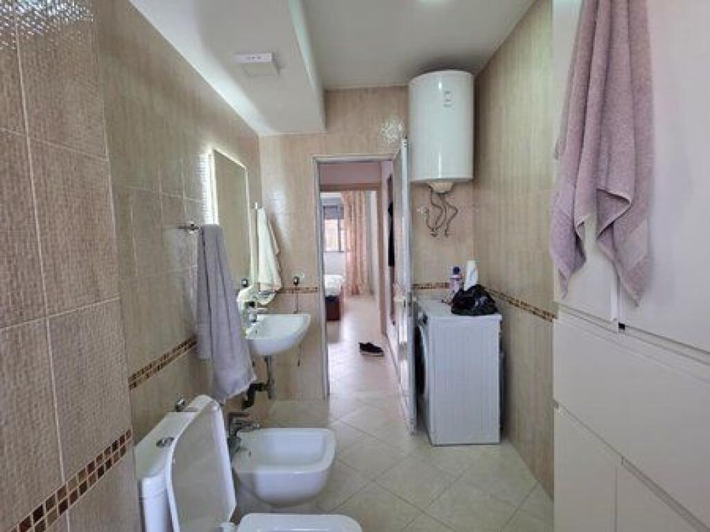 Shitet, Apartament 1+1, Oxhaku , Tiranë