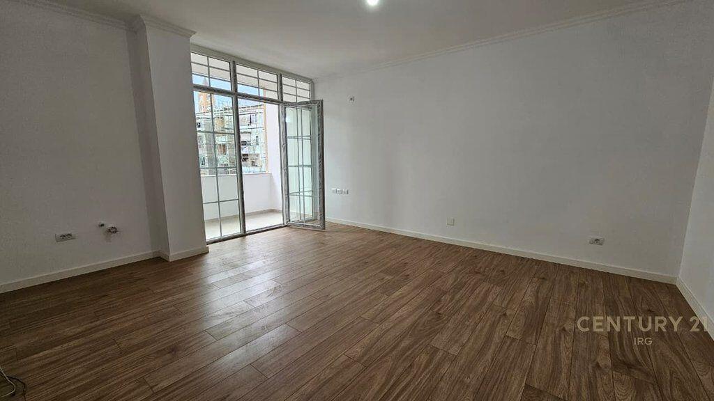 Apartament 2+1+2 per shitje tek Rruga e Bogdaneve