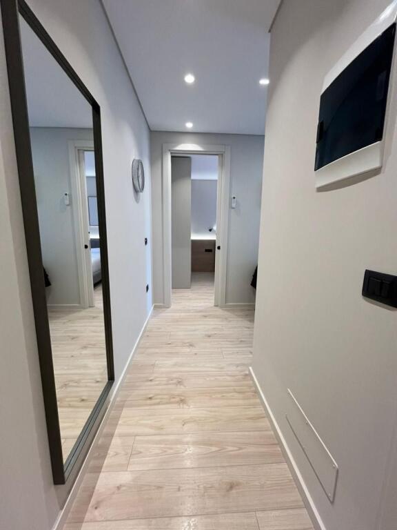 Vicino a SELVISE, Liceo Partizani vendiamo: 3 appartamenti