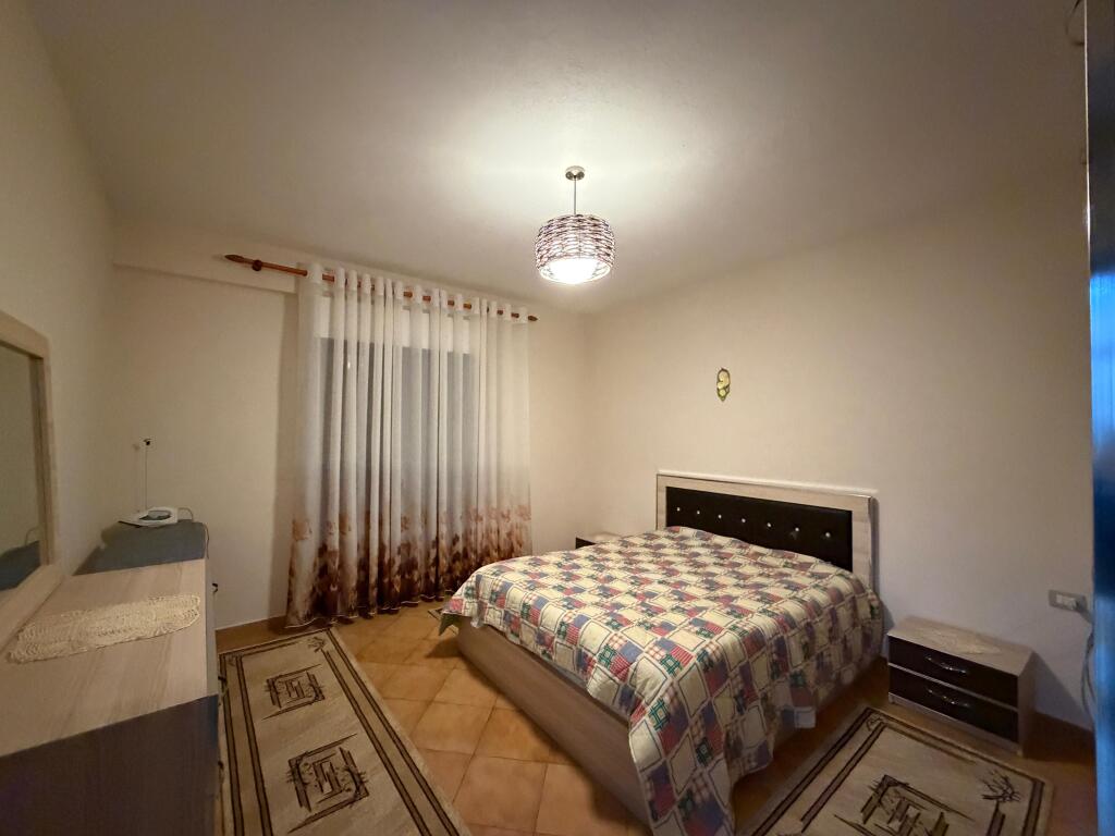 Apartament 2+1 per qera te Komuna e Parisit