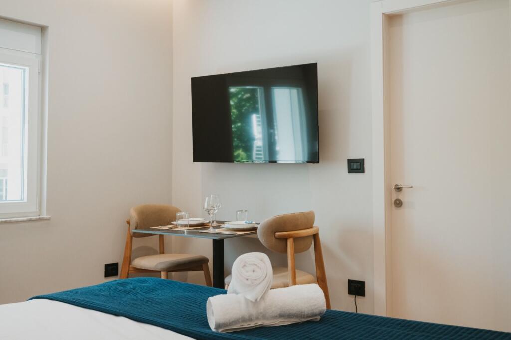 JEPEN ME QERA 2 GARSONIERE MYSLYM SHYRI 110.000 LEKE