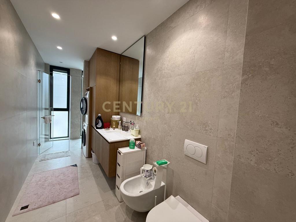 In Vendita – Appartamento 2+1+2 + 2 Posti Auto