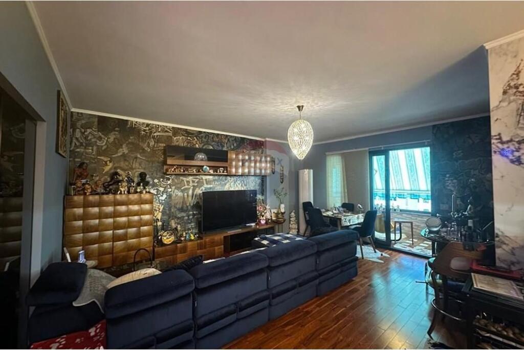 Vendesi in vendita Appartamento 1+1 90 m², 6° piano con ascensore