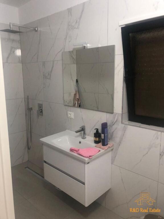 Vendesi in vendita 3+1+2 vicino a Villa Gold