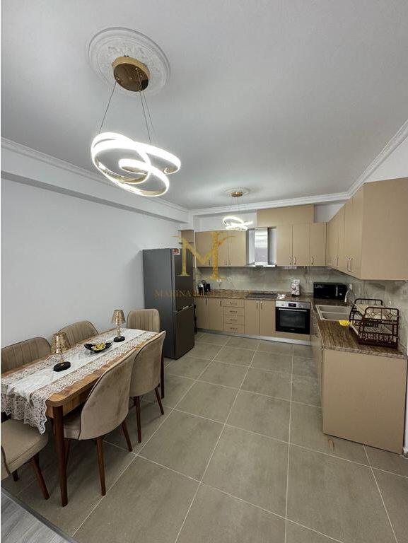 Jepet me qira apartament 3+1 +2 tualete , në Durrës, pranë stacionit të trenit.