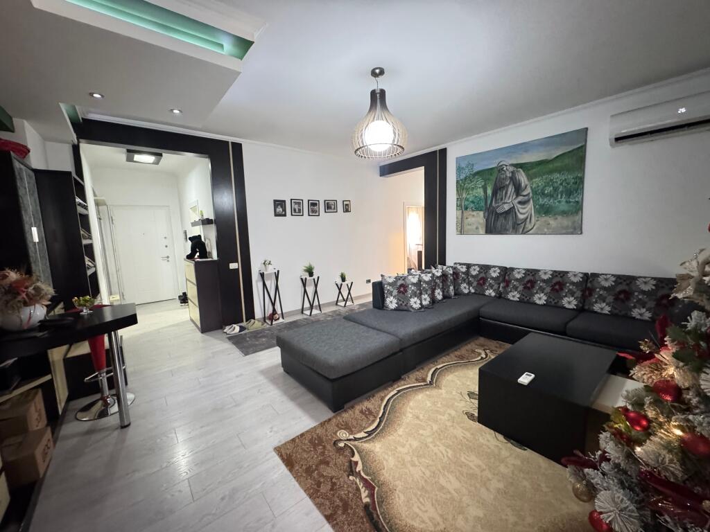 SHITET APARTAMENT 2+1 PRANE BULEVARDIT TE RI, TIRANE