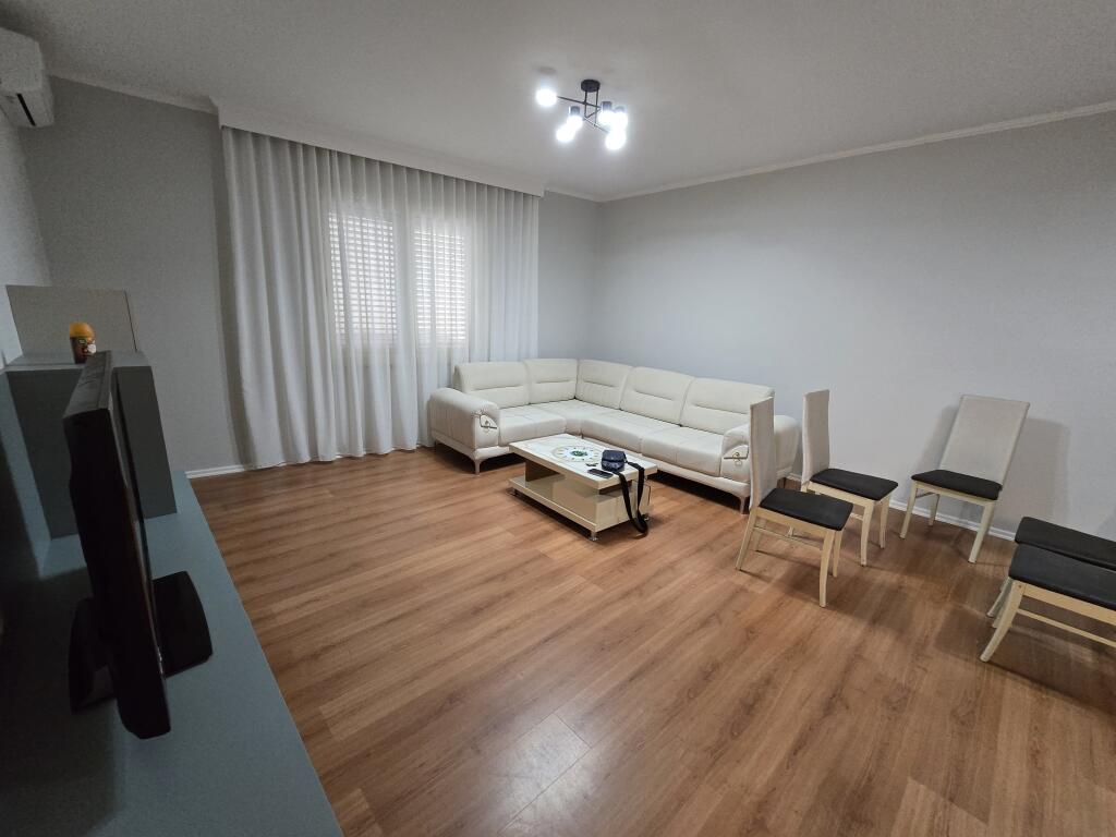 Jepet me qira apartament 2+1 në qendër të Durrësit