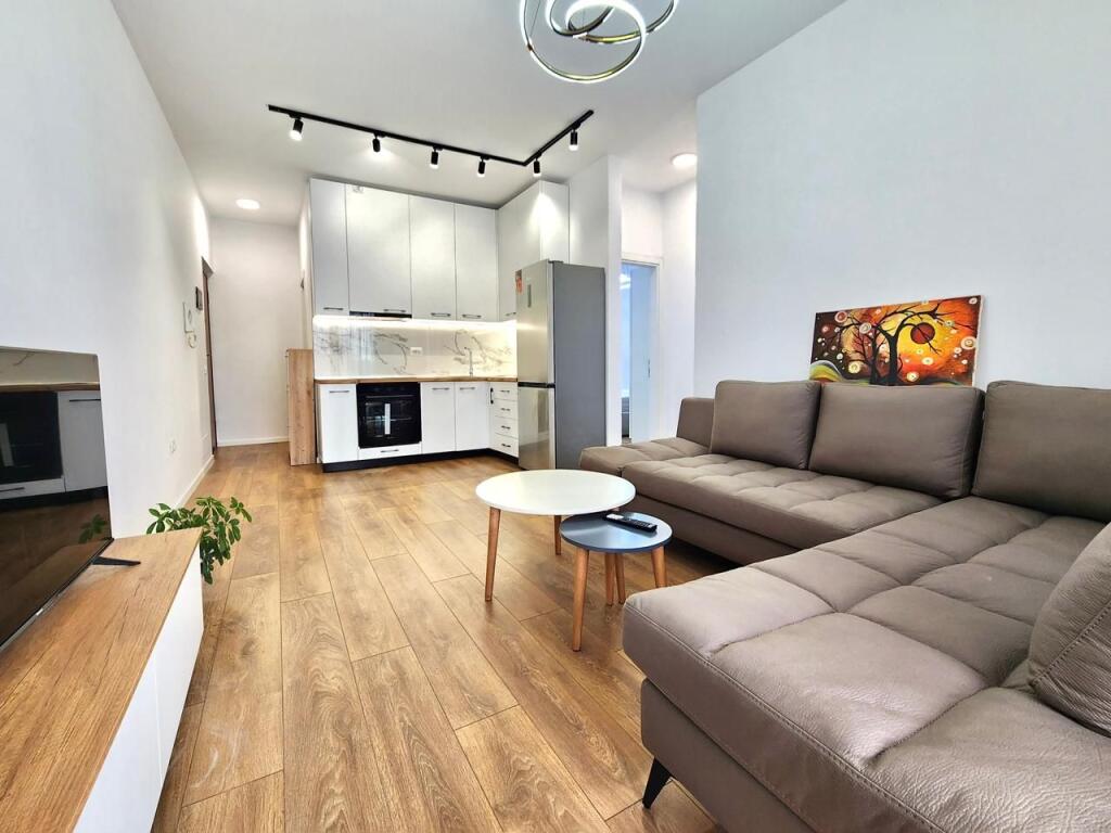 SUPER APARTAMENT NEW Hera e Pare me Qira: 2+1 &amp; Ballkon || (📍Pazari i ri Qendër - Rr.Beqir lugo) || 79.500 lekë || 100% e Re✨