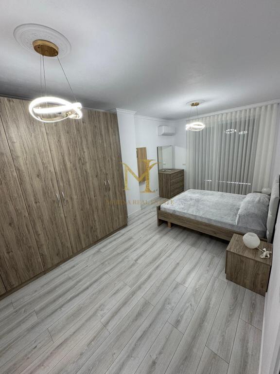 Jepet me qira apartament 3+1 +2 tualete , në Durrës, pranë stacionit të trenit.