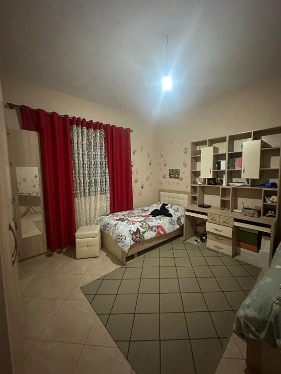 Vendesi in vendita a due piani a Babrru