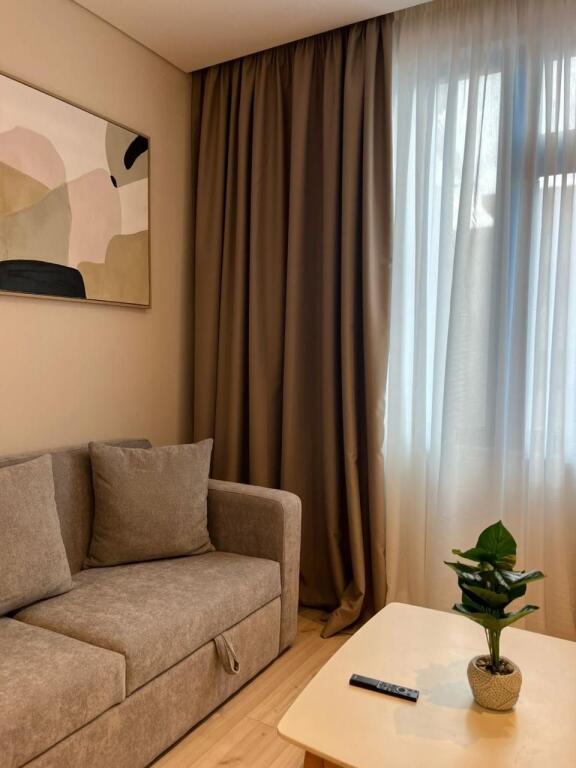 Vicino a SELVISE, Liceo Partizani vendiamo: 3 appartamenti