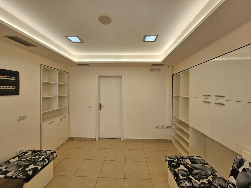 Negozio in affitto a Brryli, via Bardhyl!