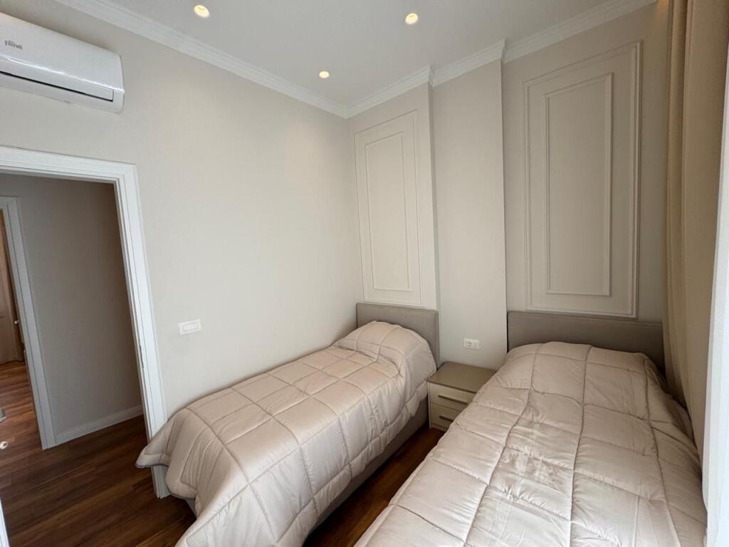Jepet me qira apartament luksoz 2+1 në qendër të Durrësit