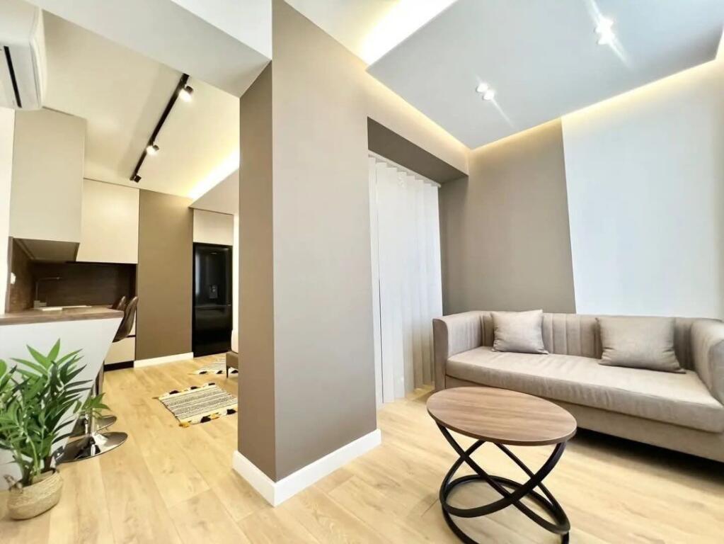 Vicino al Viale Zogu Pare, presso la Stazione Ferroviaria vendiamo 3 appartamenti
