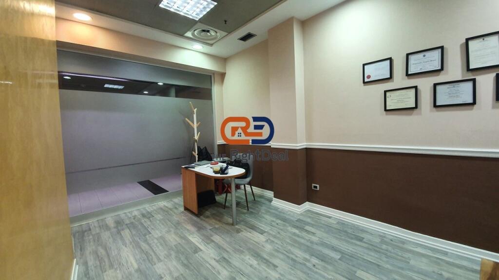 Da ETC, Vendita di Locale Commerciale Adatto per Investimento !!