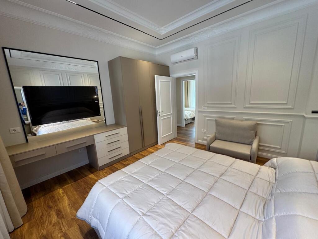 Jepet me qira apartament luksoz 2+1 në qendër të Durrësit