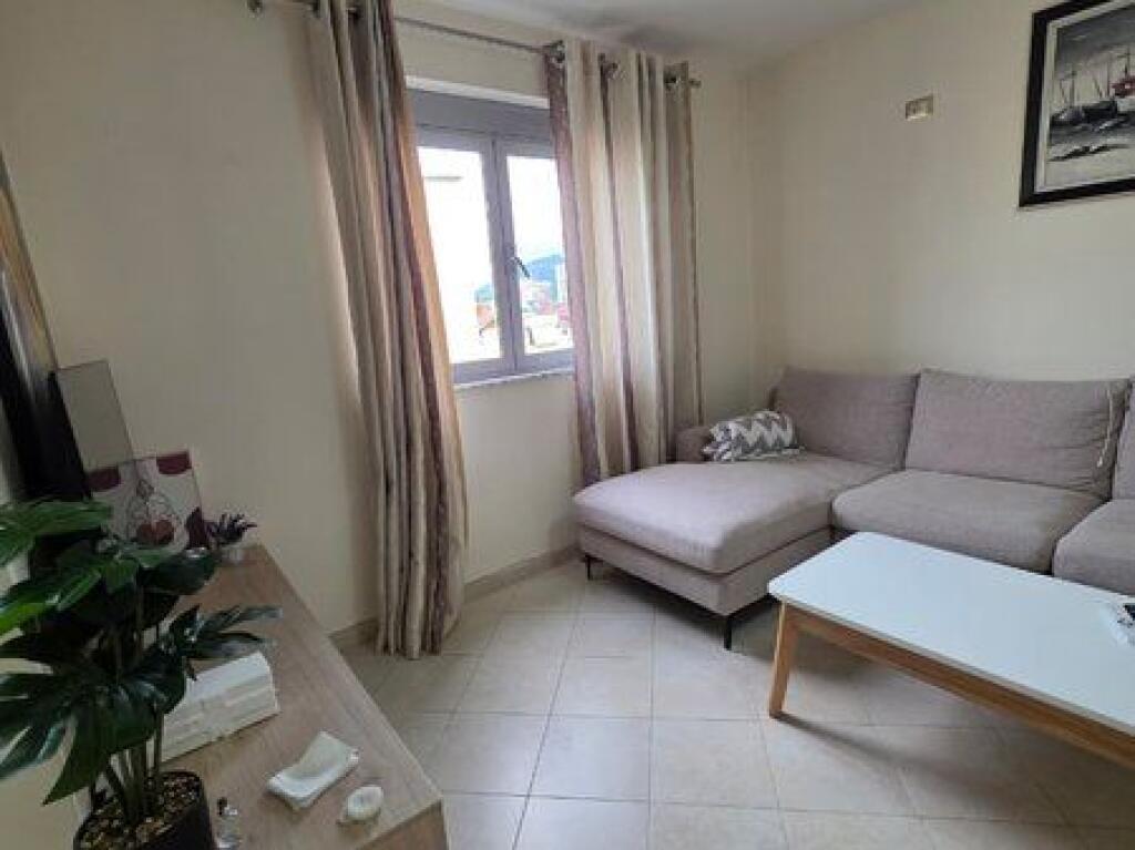 Shitet, Apartament 1+1, Oxhaku , Tiranë