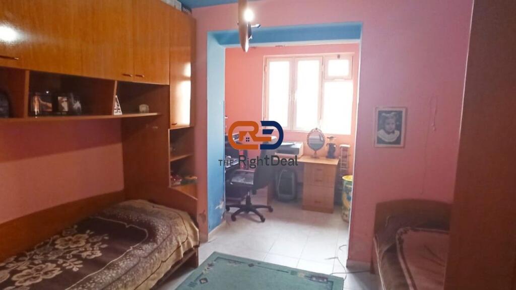 Tek Myslym Shyri, Shitet Apartament 2+1 Per Investim !!