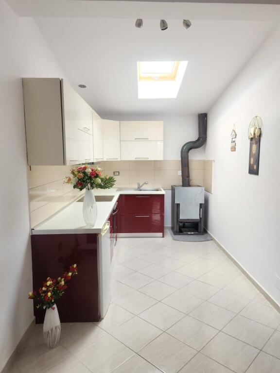 Jepet Me Qera Apartament 2+1+1 Post Parkimi