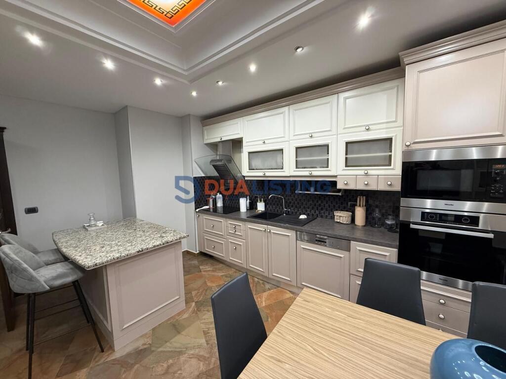 Qira apartament 3+1 me dy poste parkimi 📍Bulevardi Zogu I ‼️